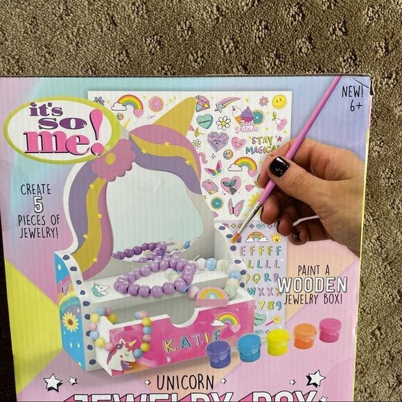 It’s So Me! Unicorn Jewelry Box Kit & Make Your Own Jewelry Age 6+ - Picture 4 of 10